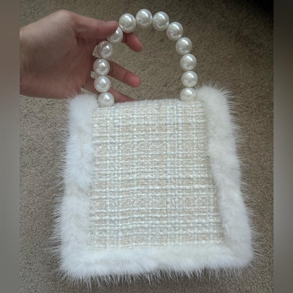 New, white woolen hand bag, Chanel style with pearl handle - Picture 2 of 5